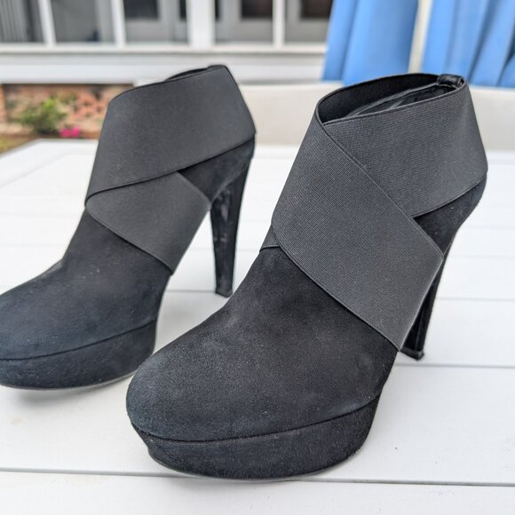 Stuart Weitzman Size 5.5 heels - Picture 2 of 5